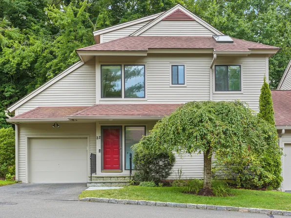 320 Strawberry Hill Avenue #32, Stamford, CT 06902