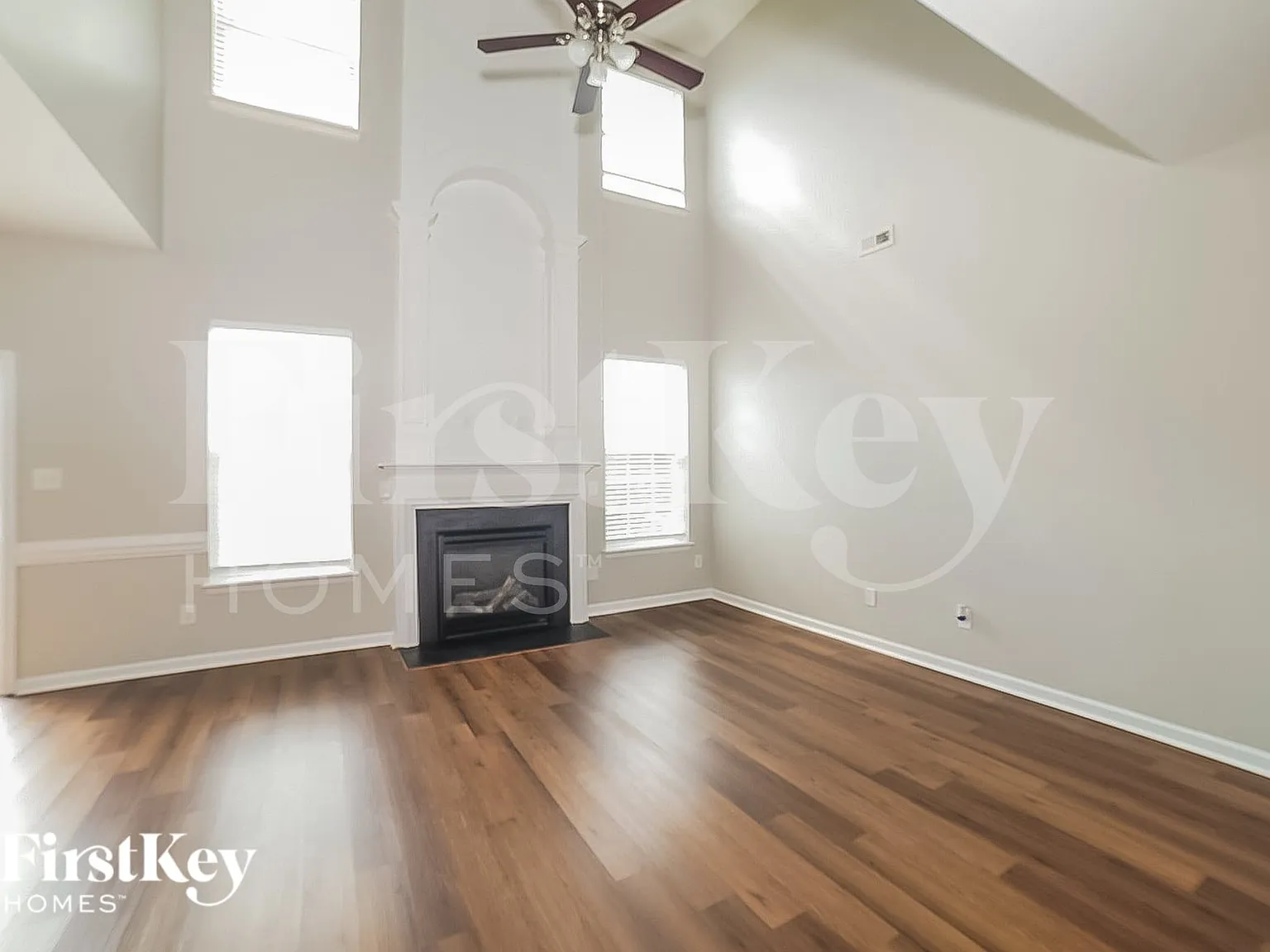 4 bed, 2.5 bath, 2392 sqft, $2,335 — Photo 2