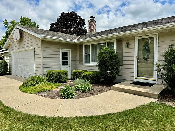 3rd image of 1279 Columbus Cir N
