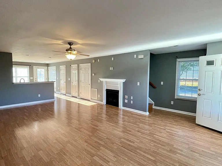 218 Colonnade St — Photo 4