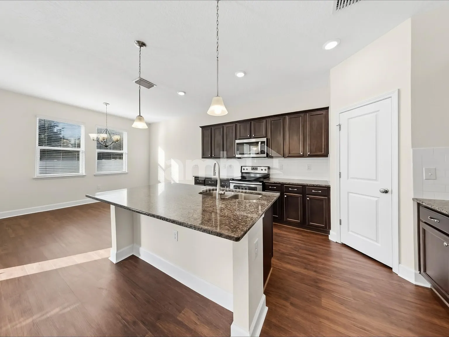 4 bed, 3.0 bath, 2229 sqft, $2,650 — Photo 4