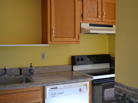5th image of 203 Covington Green Ln