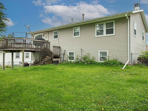 5th image of 805 9th Ave NW