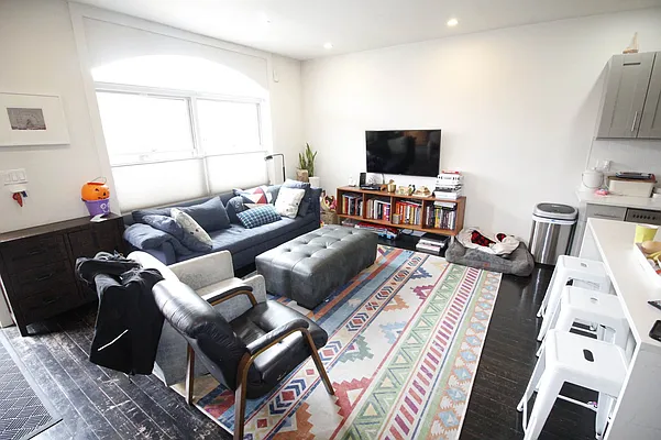 Rented by Realty Nerd | media 20