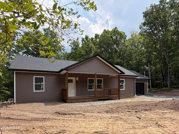 231 Lake Forest Dr, Dingmans Ferry, PA 18328