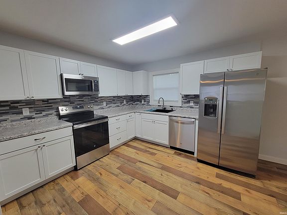 5th image of 320 W 17th St