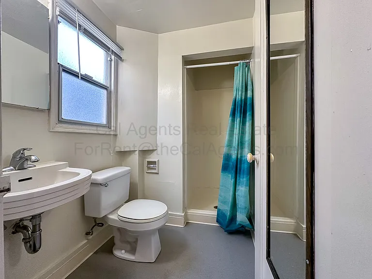 2710 Haste St #1 — Photo 5