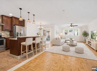 1111 River Rd APT F26, Edgewater, NJ 07020