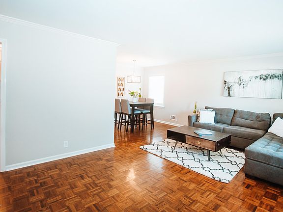 3rd image of 424 Whiteheath Ln