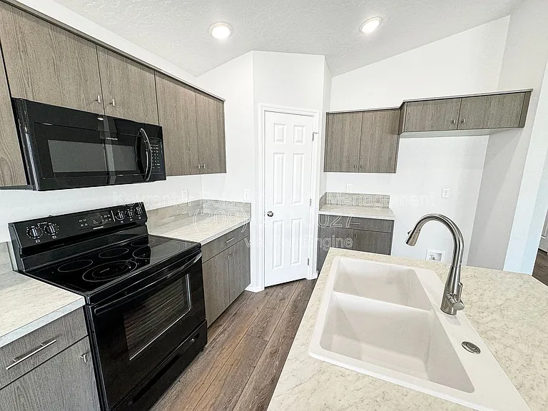 411 Gold Nugget Ave — Photo 6