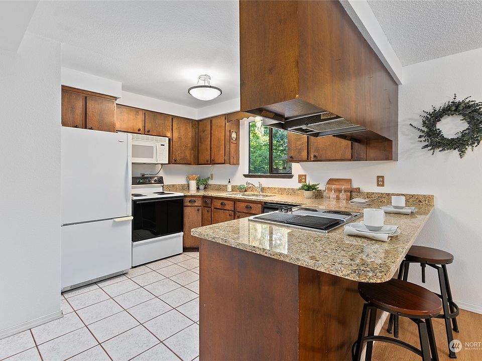 2nd image of 29 Lake Louise Drive