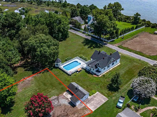 22 Fleeton Point Cir, Reedville, VA 22539