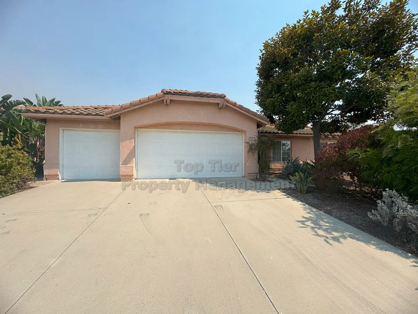 Welcoming Single-Level Home in a Great Neighborhood! With gorgeous landscaping and plentiful frui... — Photo 2