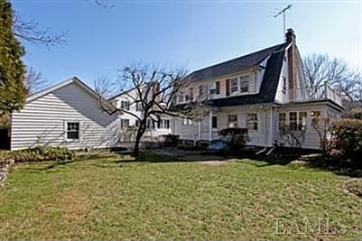 4th image of 10 Forest Park Ave