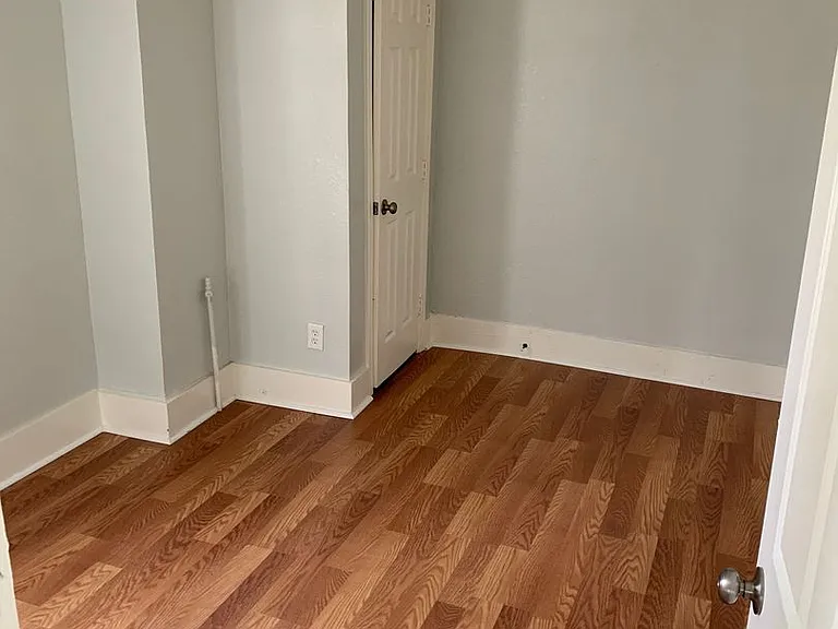 1294 Cartwright St — Photo 2
