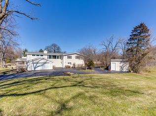 15463 W Oak Spring Rd, Libertyville, IL 60048