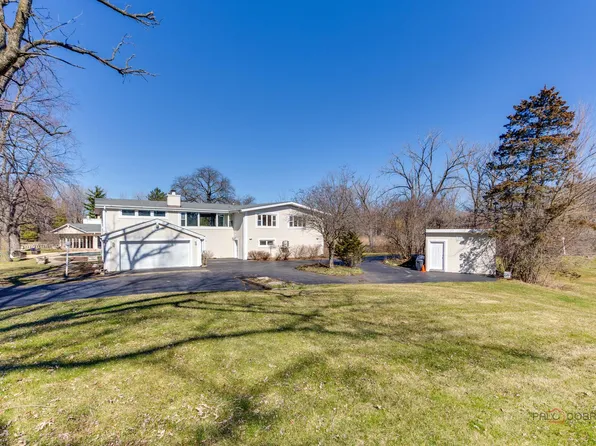 15463 W Oak Spring Rd, Libertyville, IL 60048