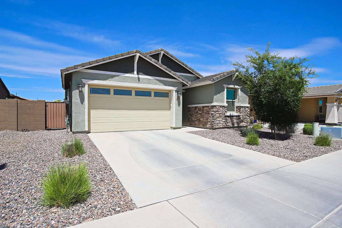 Building Photo - 2250 E Kelly Dr
