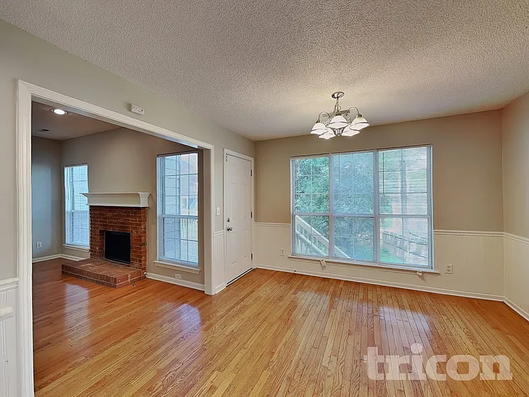 547 Horseshoe Cir — Photo 3