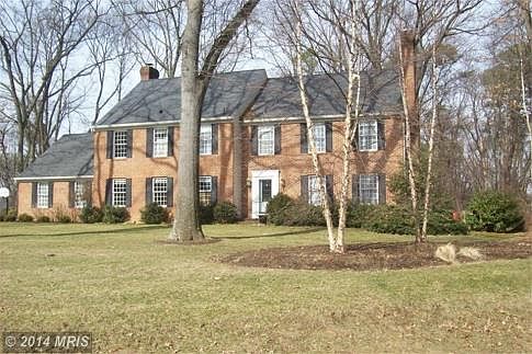 1st image of 240 Hereford Ct