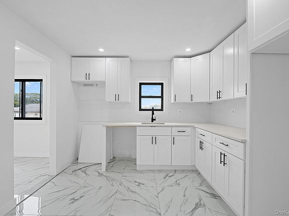 4th image of 4648 Murdock Avenue