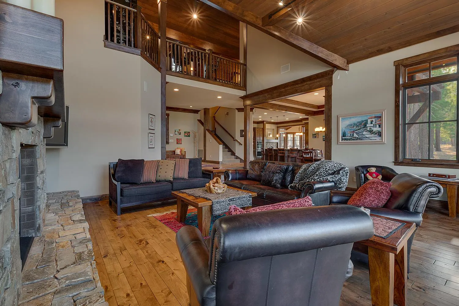 4 bed, 4250 sqft, $20,000 — Photo 2