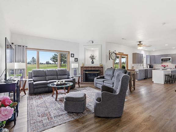 4th image of 814 N High Desert Dr