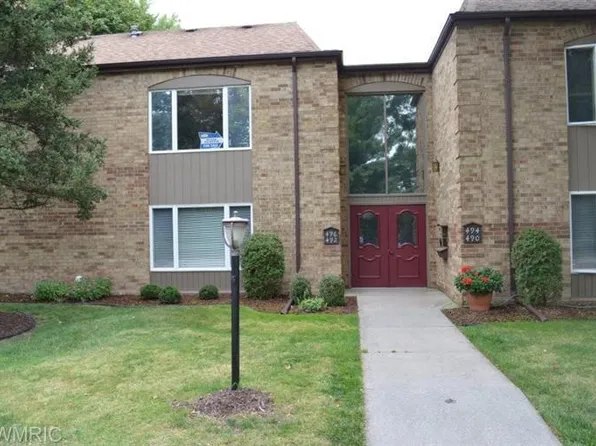 496 Barkwood Dr NW, Grand Rapids, MI 49534