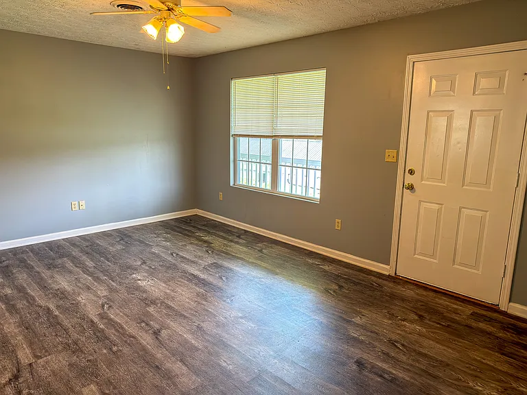 1430 S Main St #7 — Photo 2