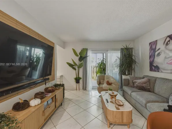 9417 Fontainebleau Blvd APT 108, Miami, FL 33172