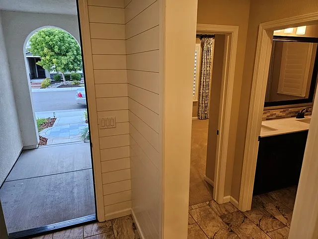5 bed, 3.5 bath, 2572 sqft, $4,000 — Photo 4
