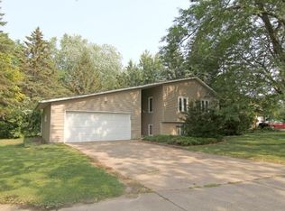 2765 Chisholm Ave, North Saint Paul, MN 55109