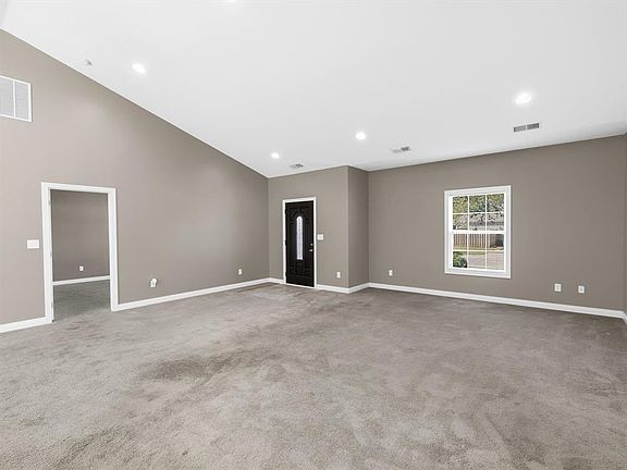 5th image of 5060 Diamond Dr