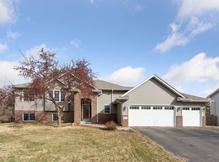 617 Highland Cir, Lino Lakes, MN 55014