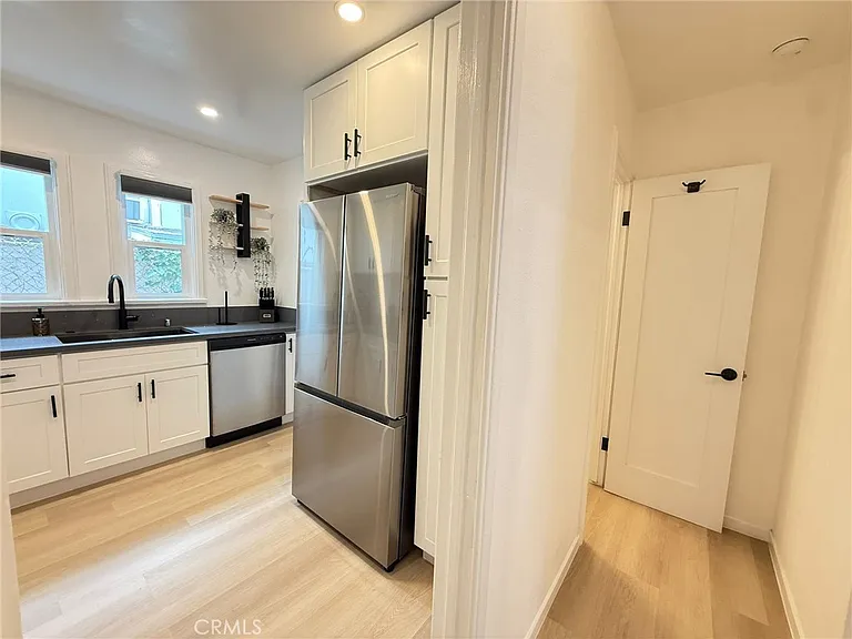 1123 1/2 N Vista St — Photo 6