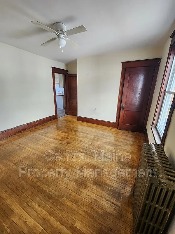 3 bed, 1.0 bath, $1,650 — Photo 4