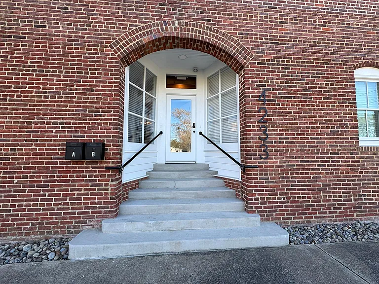 102 N Jarvis St #A — Photo 7