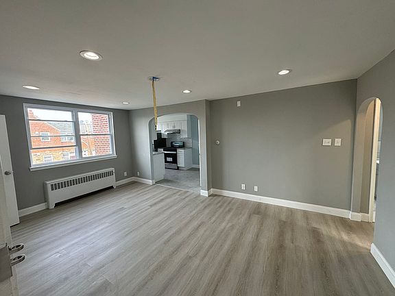 2nd image of 6927 Oakland St Floor 2