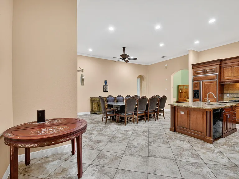 10247 Isle Wynd Ct — Photo 39