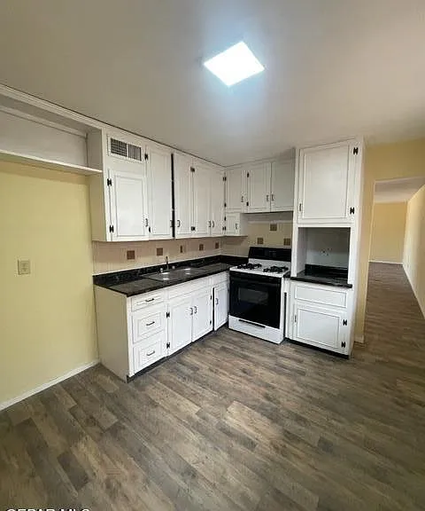 3031 Van Buren Ave — Photo 12