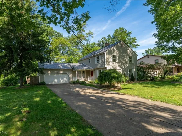 5772 Sampson Dr, Girard, OH 44420