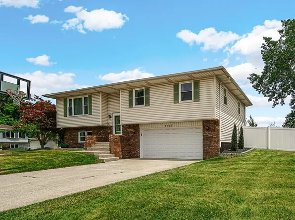 3019 Woodbine St, Portage, IN 46368