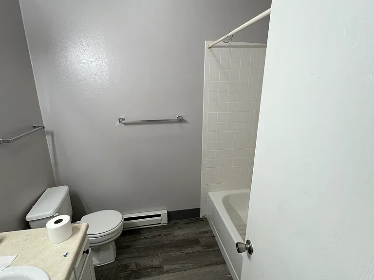 880 N 17th St #B — Photo 6