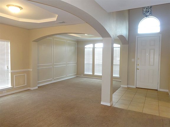 2nd image of 1208 Parkview Trl