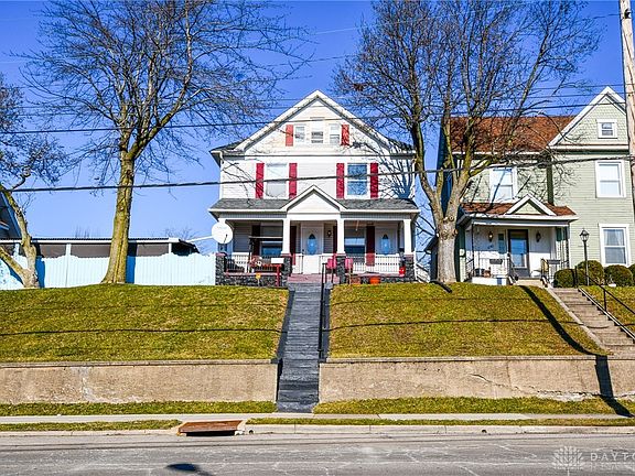 2nd image of 1044-1046 Linden Ave