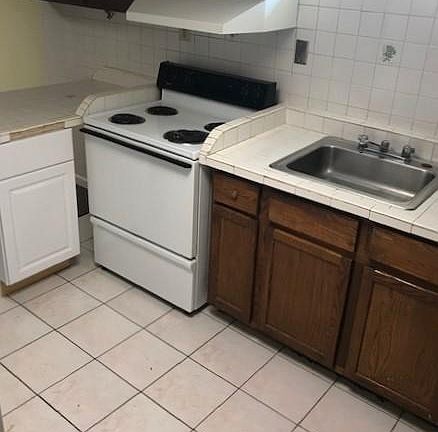 4th image of 838 W Washington St