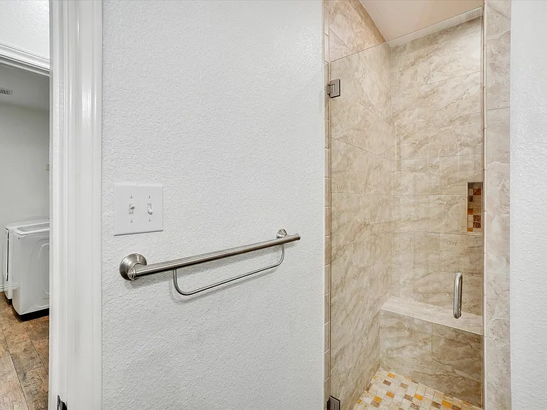5832 Clear Creek Dr — Photo 24