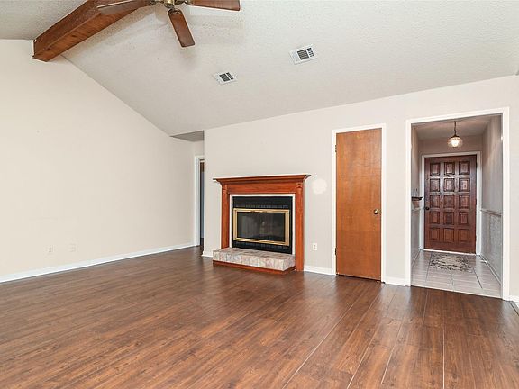 5th image of 2205 Cambridge Ct S