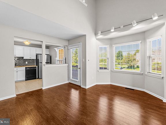 4th image of 3204 Danbury Ct #194