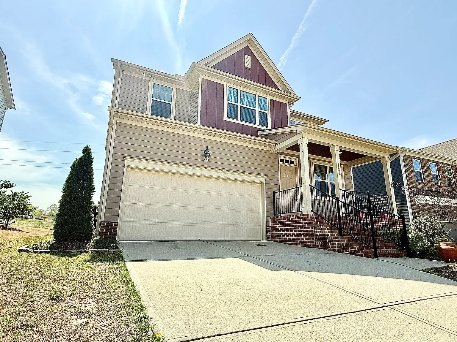 3 bed, 2.5 bath, 2313 sqft, $2,600 — Photo 2